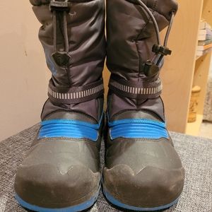 Boys winter boots, size 2